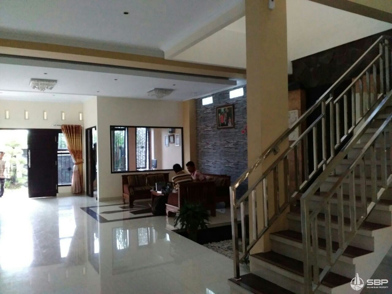 Rumah Mewah Perum Barat Tugu Jogja dlm Ringroad,Nogotirto-3