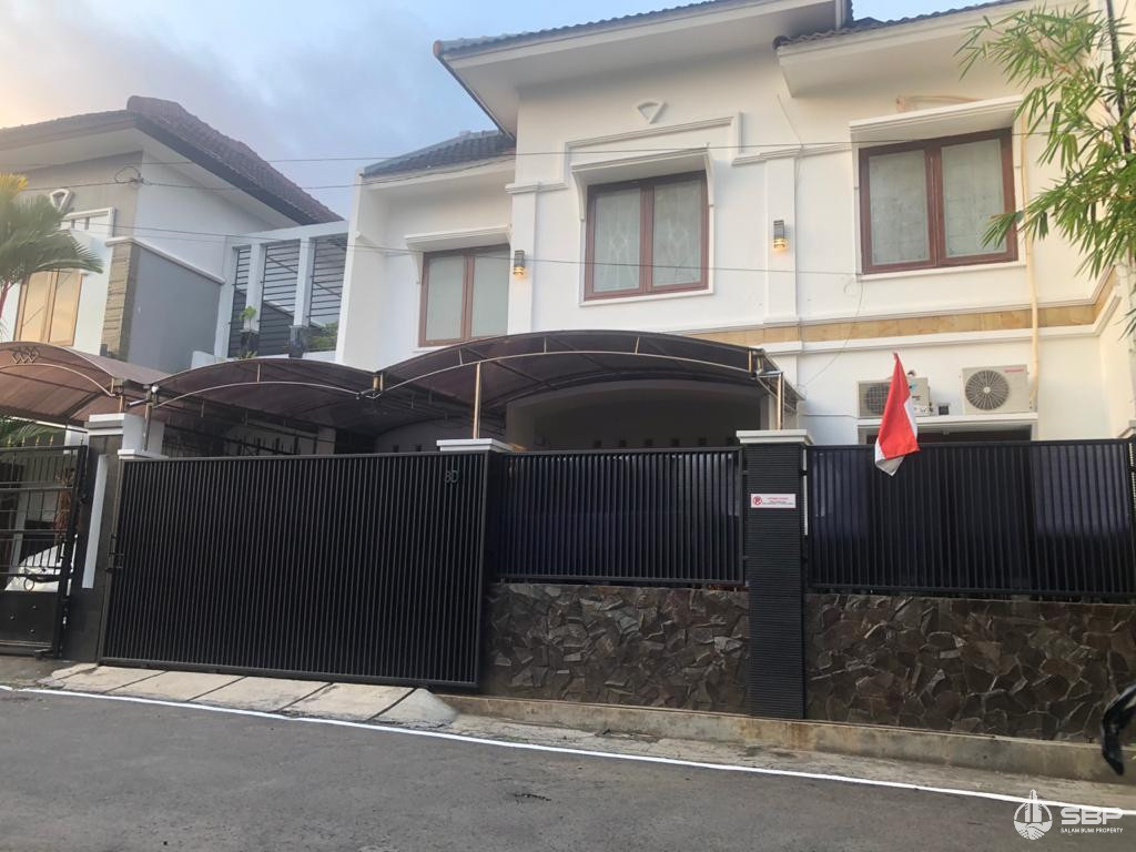 Turun HArga 2,3M jd 1,95M rumah Cantik Condongcatur Utara JIH-3