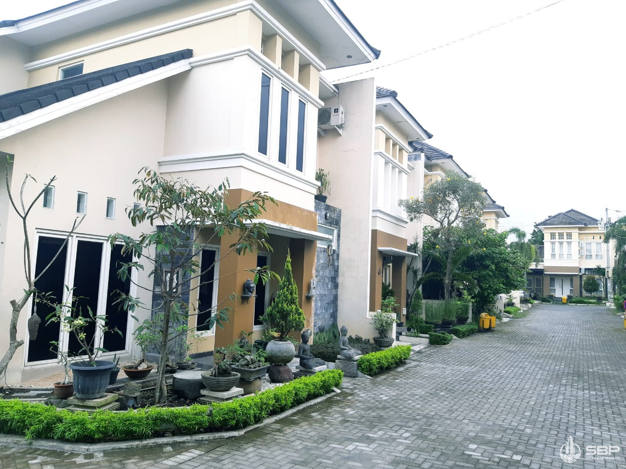 Rumah Mewah Cantik Minimalis 2lt dlm Perum Condongcatur-2