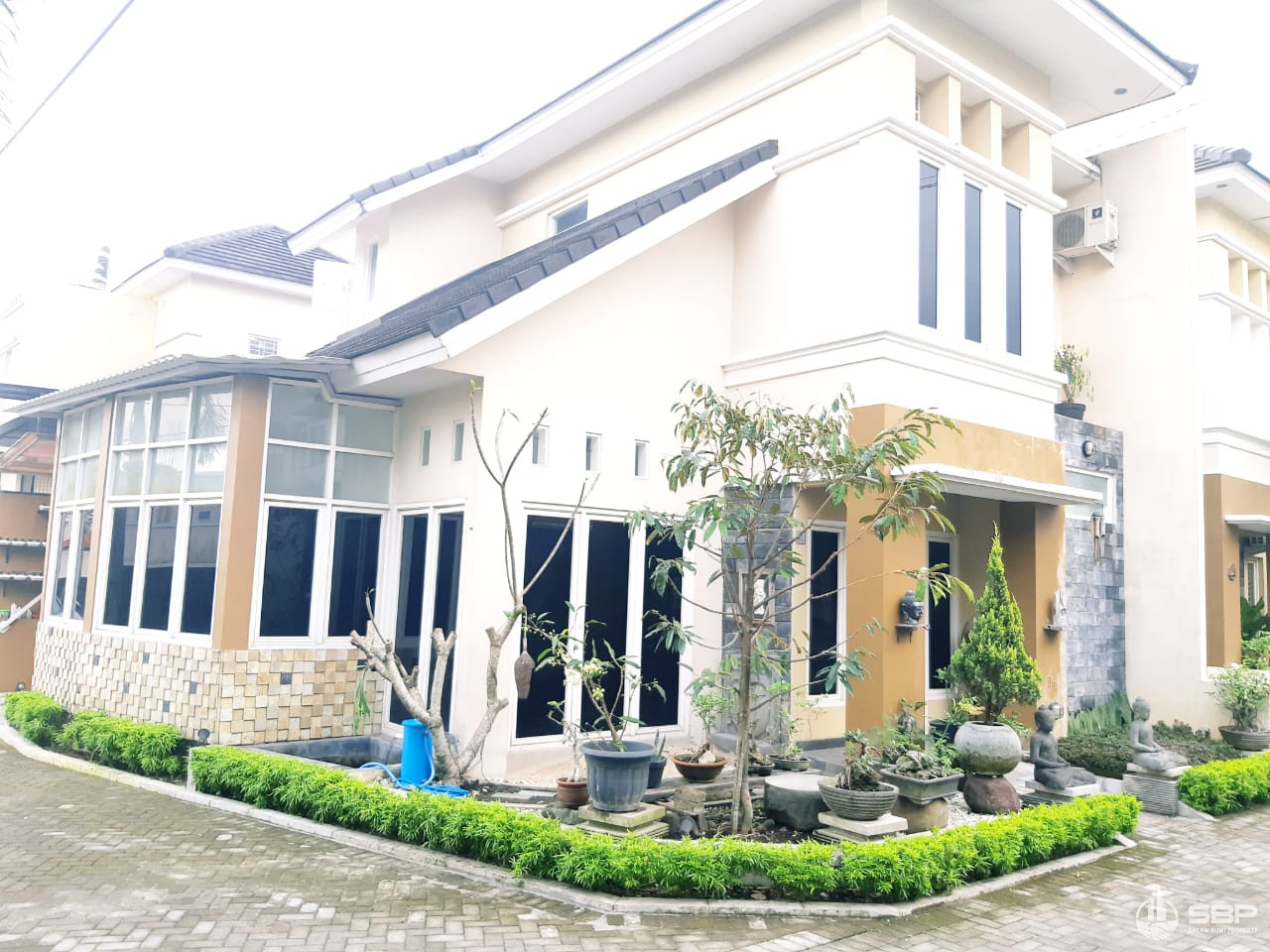 Rumah Mewah Cantik Minimalis 2lt dlm Perum Condongcatur-3