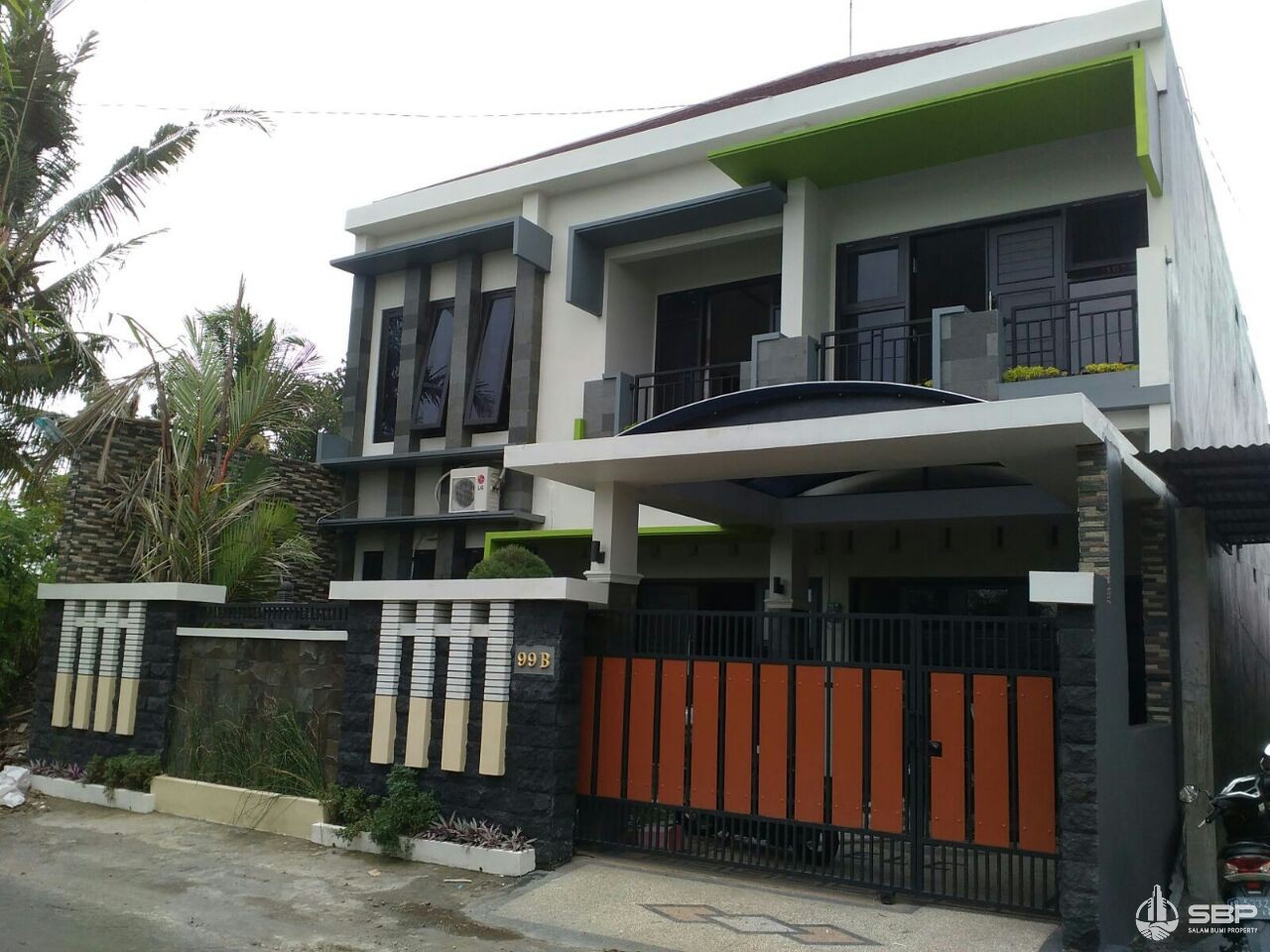 Rumah Mewah Perum Barat Tugu Jogja dlm Ringroad,Nogotirto-1