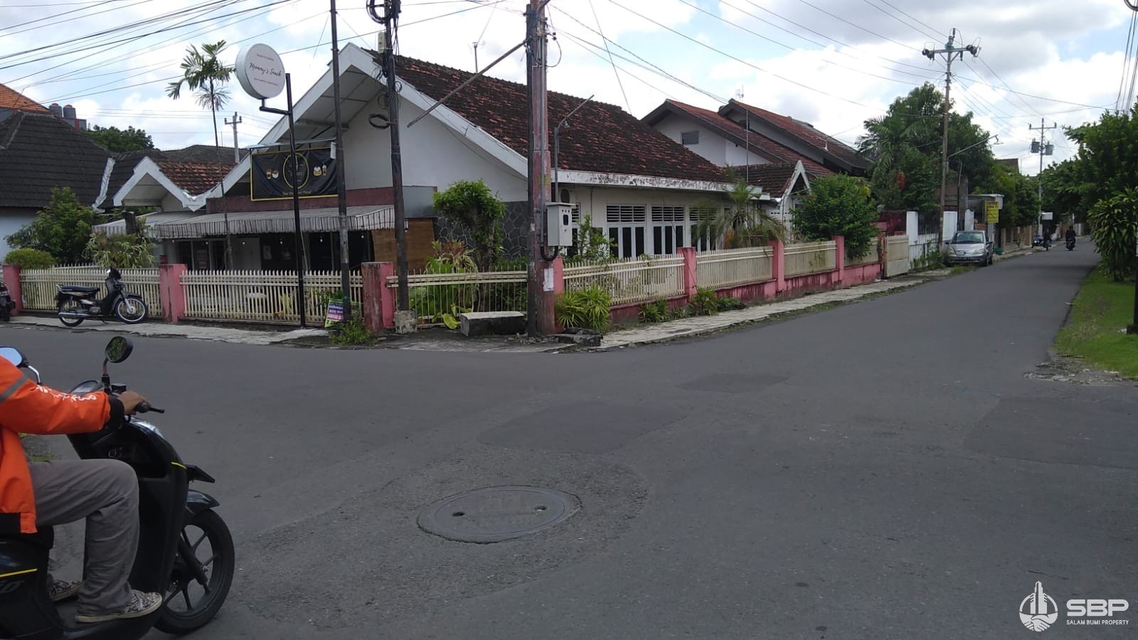 Tanah Bonus Bangunan Lama 434m2 Hoek 2muka Gejayan,deresan dlm RR-2