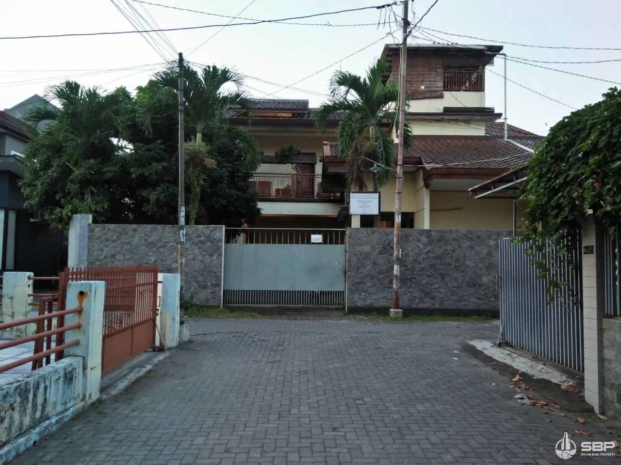 Rumah Megah Strategis cck Homestay condongcatur dkt POLDA DIY-1