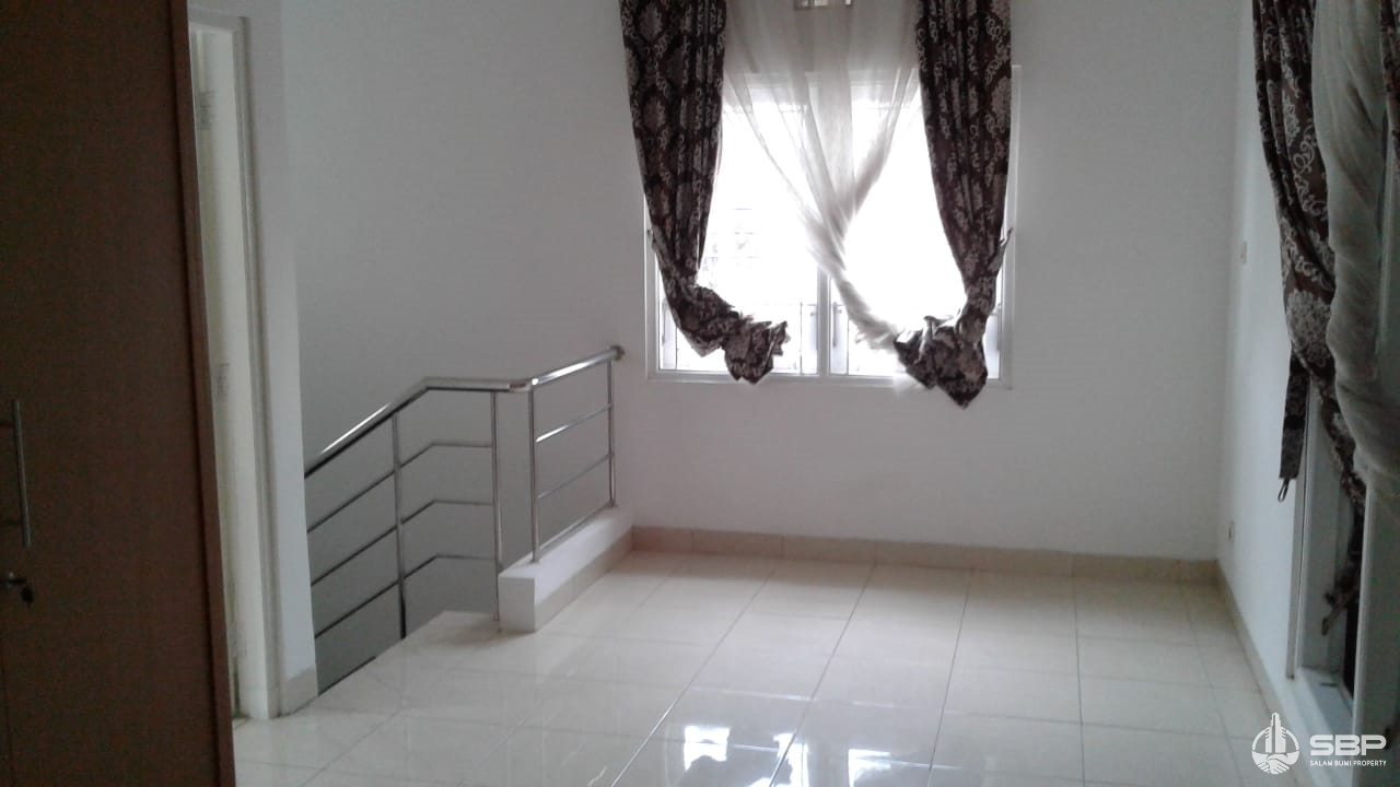 Rumah Cantik Minimalis Modern 2lt dlm Perum Utara UGM dkt Hyatt-9