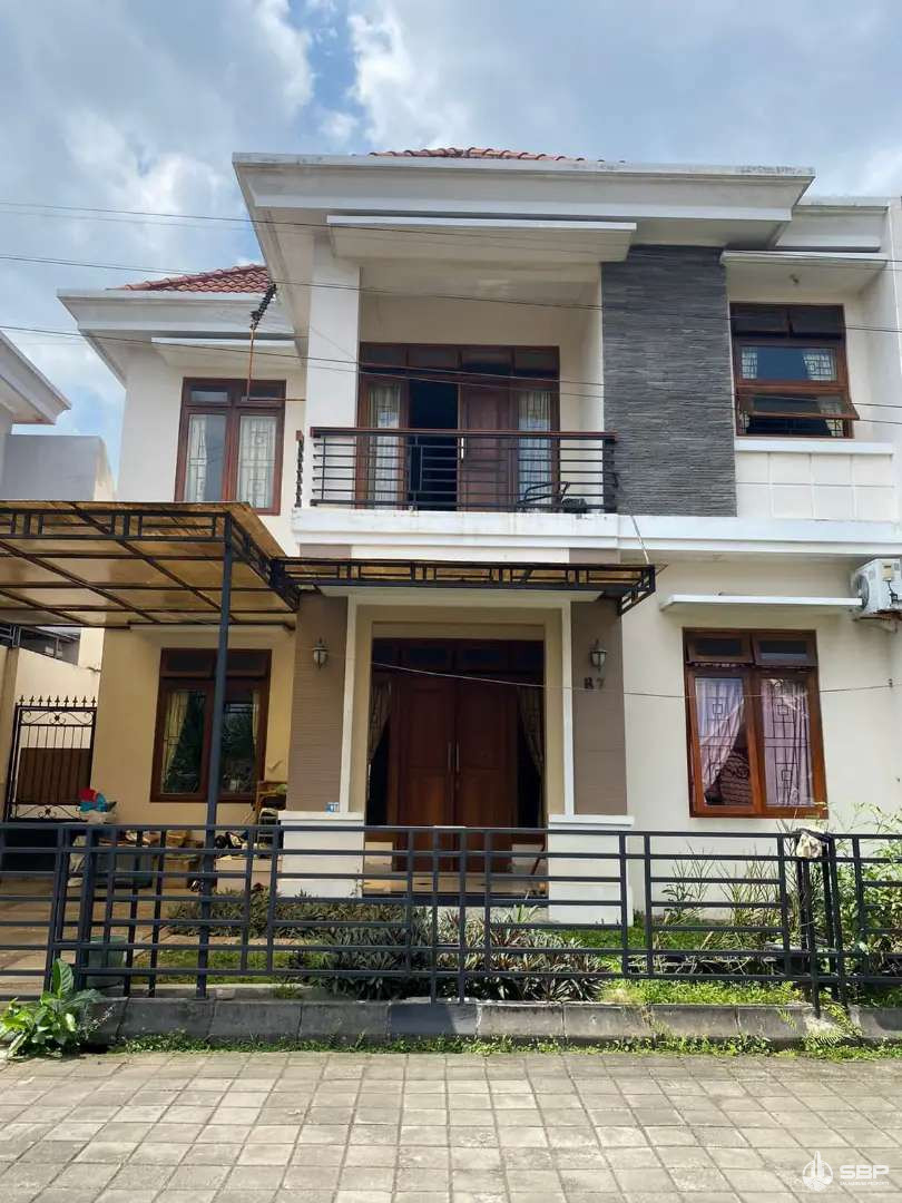 Rumah Cantik strategis 2lt Perum jl kaliurang km 6 dkt UGM,jl Sulawesi-15