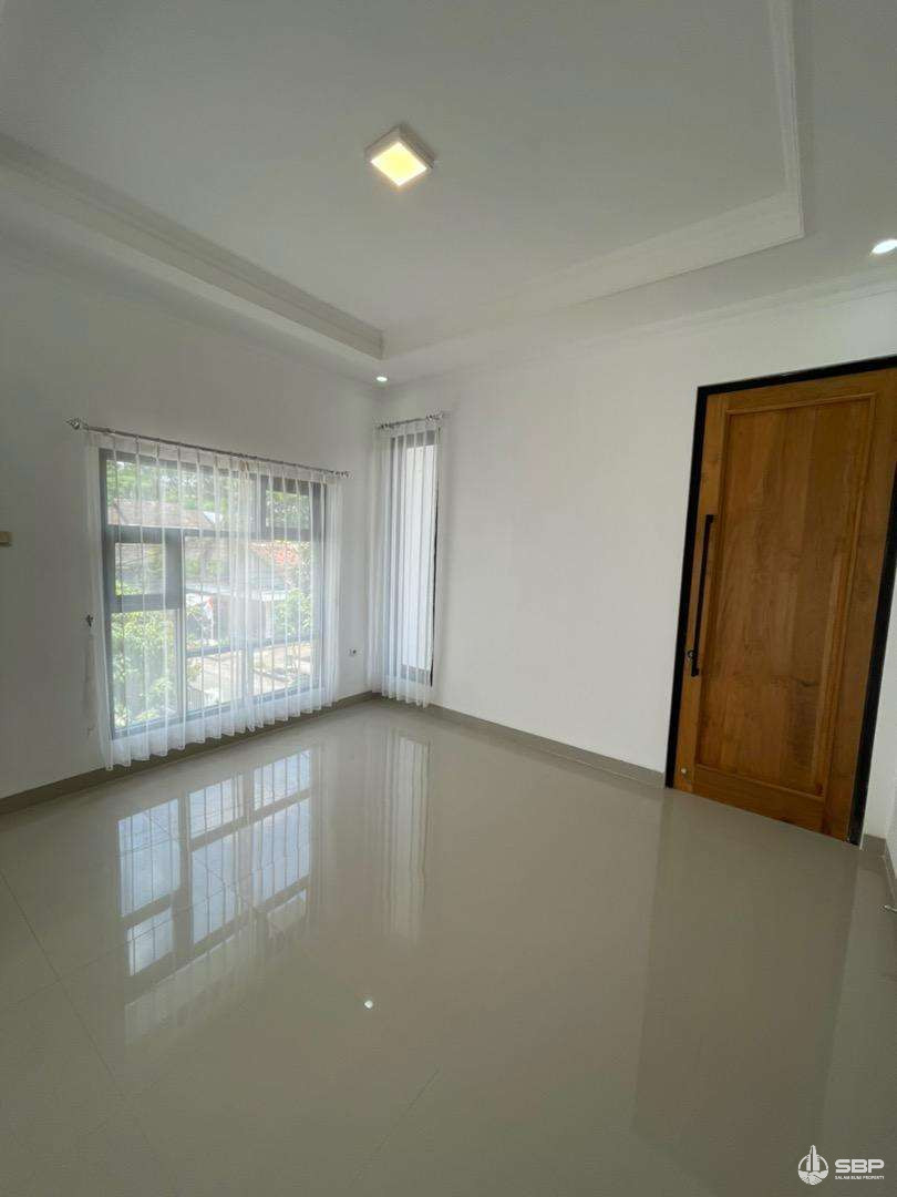 Rumah Cantik 2lt BAru Maguwo dkt Jogjabay,stadion,Univ Sadhar-4