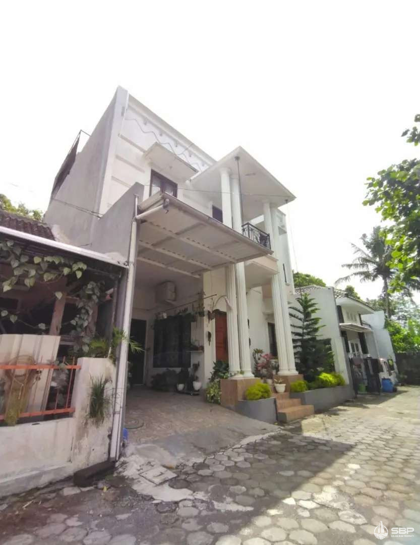 Rumah Cantik Minimalis 2 lantai perum jl kaliurang km 10-2