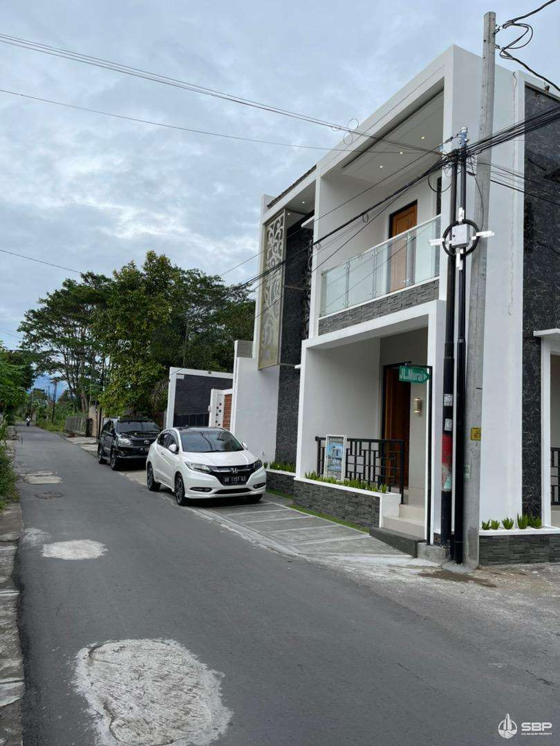 Rumah Cantik 2lt BAru Maguwo dkt Jogjabay,stadion,Univ Sadhar-2