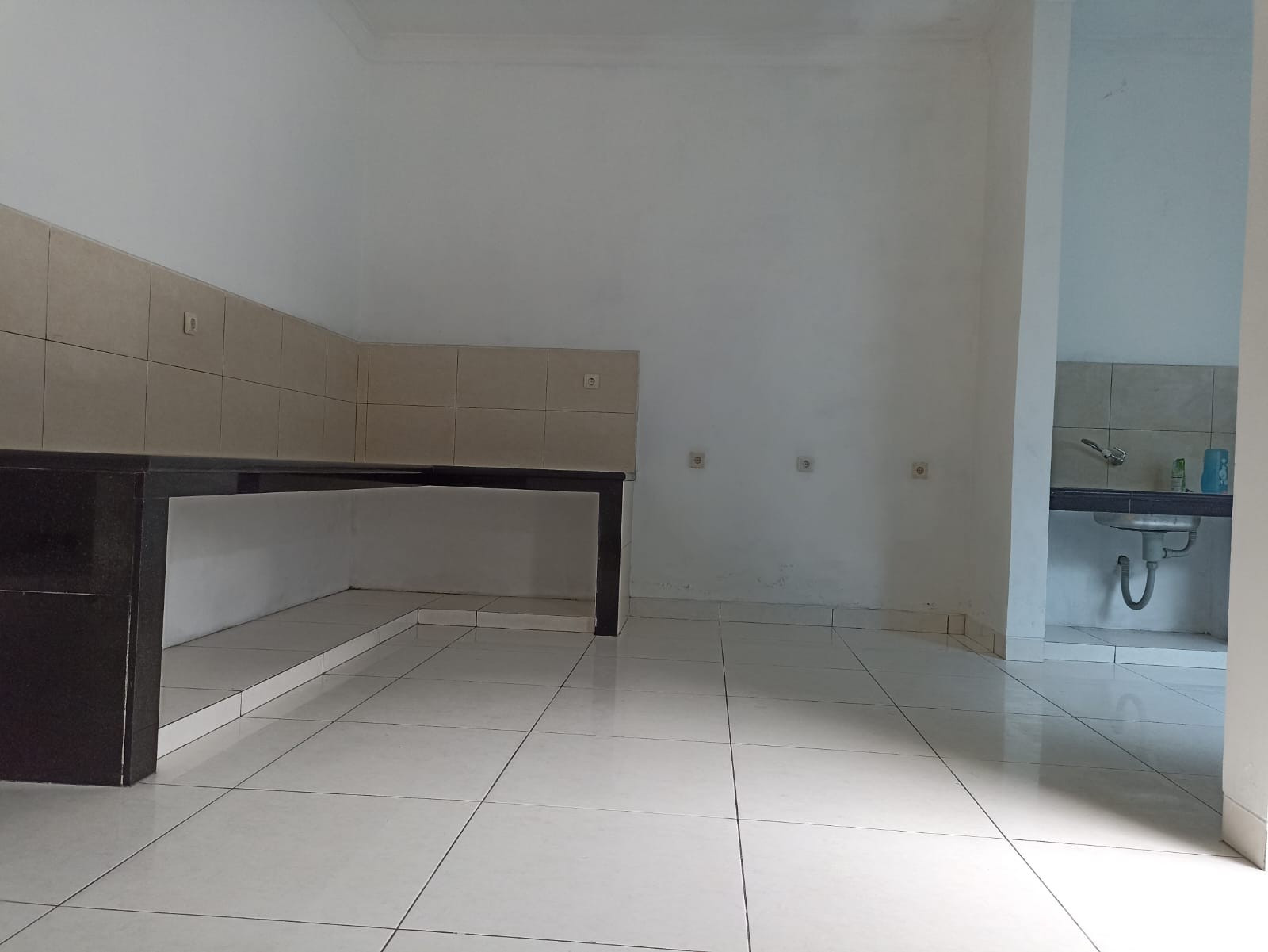 Rumah Cantik Luas 256m2 dlm PERUM jl kaliurang km 9 utara UGM-12