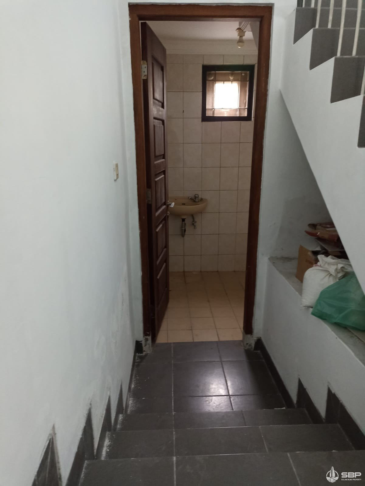 Rumah Cantik Luas 256m2 dlm PERUM jl kaliurang km 9 utara UGM-9