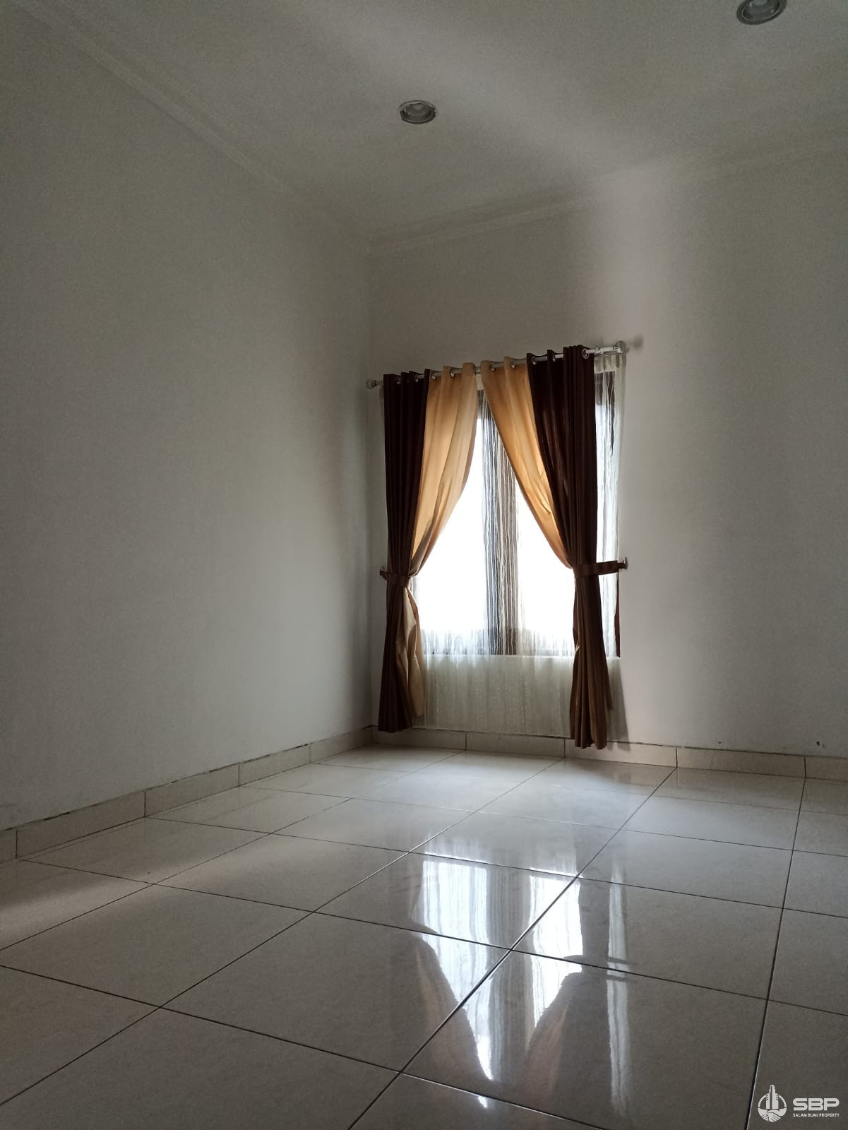 Rumah Cantik Luas 256m2 dlm PERUM jl kaliurang km 9 utara UGM-6