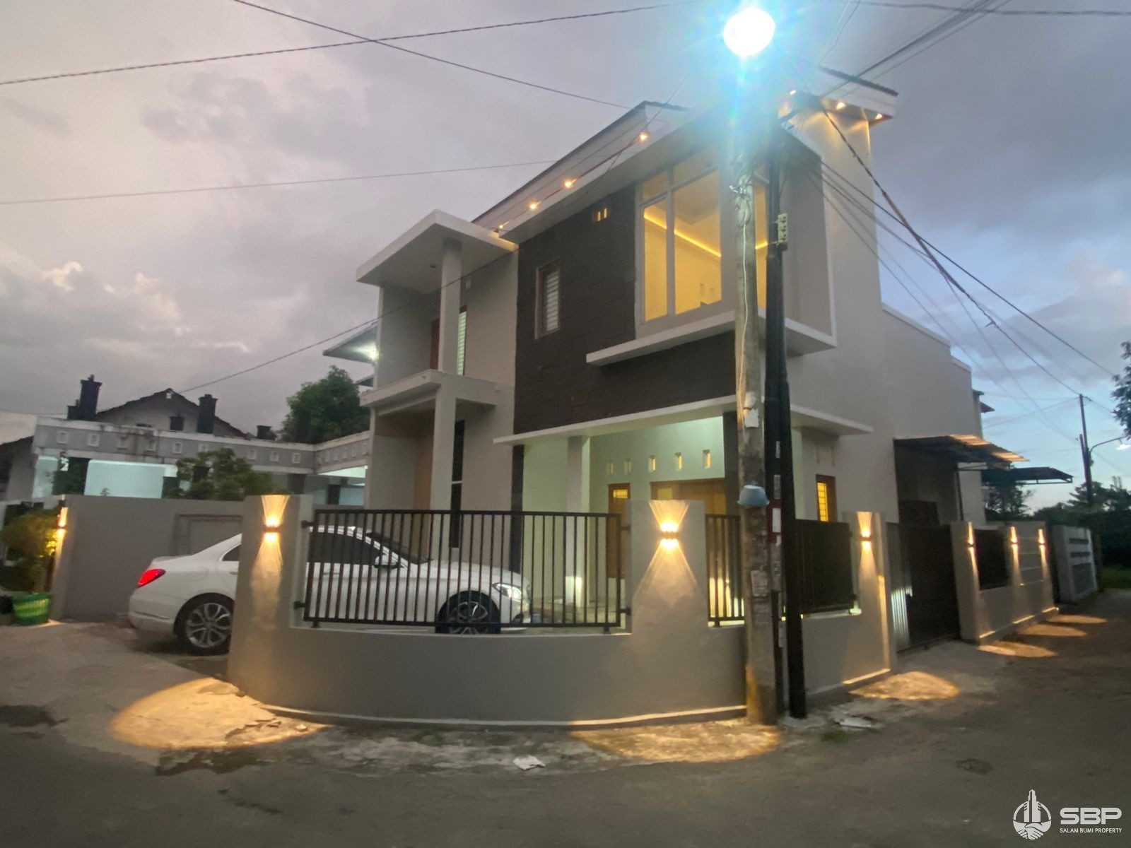 Rumah Cantik Bangunan BAru 2lt Maguwo dlm Ringroad utara Quality Hotel-6