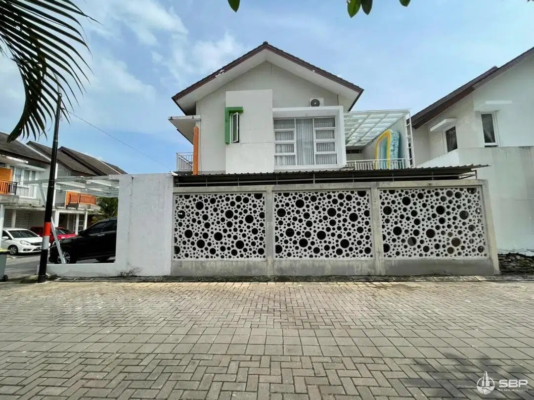 Rumah Cantik 2lt Mewah Perum jl Kebon agung Utara UGM-11