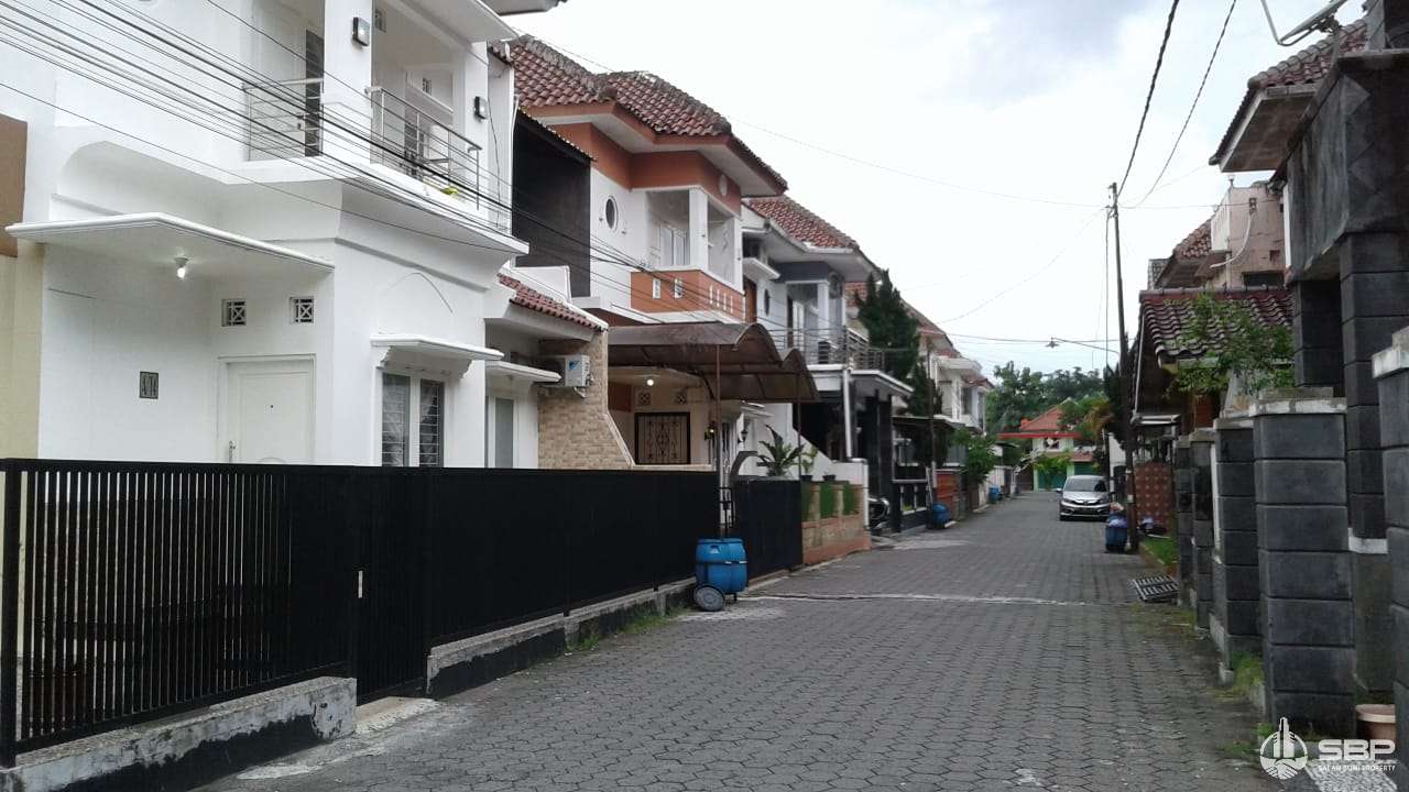 Rumah Cantik Minimalis Modern 2lt dlm Perum Utara UGM dkt Hyatt-2