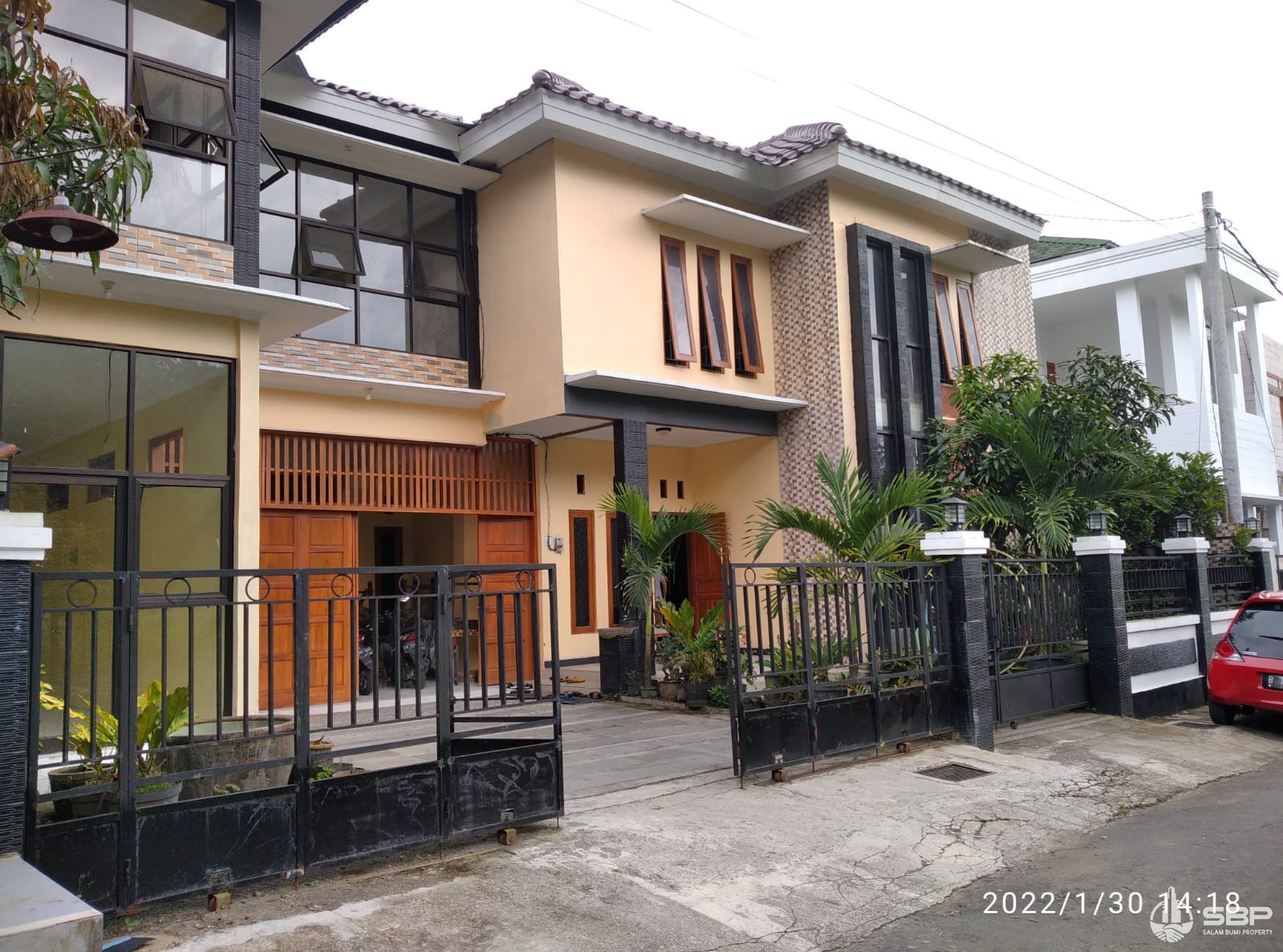 TURUN 3,5M jd 2,8M Rumah Induk+14kt Kost Exclusive bangnanBAru jl kaliurang UII-1