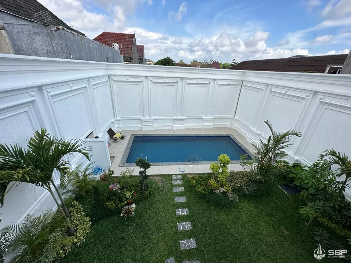 Rumah Mewah Kolam Renang Barat Tugu Yogyakarta-1