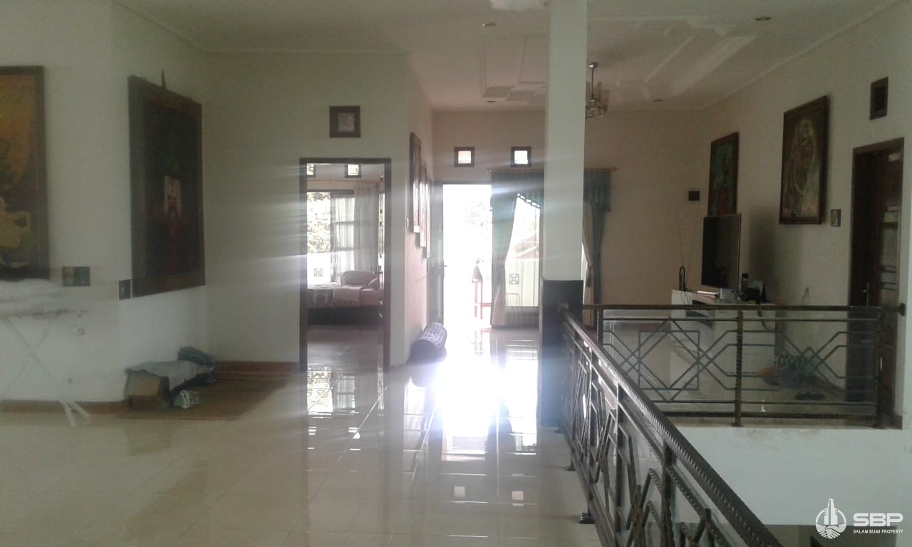 Dijual Rumah Mewah + Kolam renang pribadi di area Maguwo Yogyakarta-5