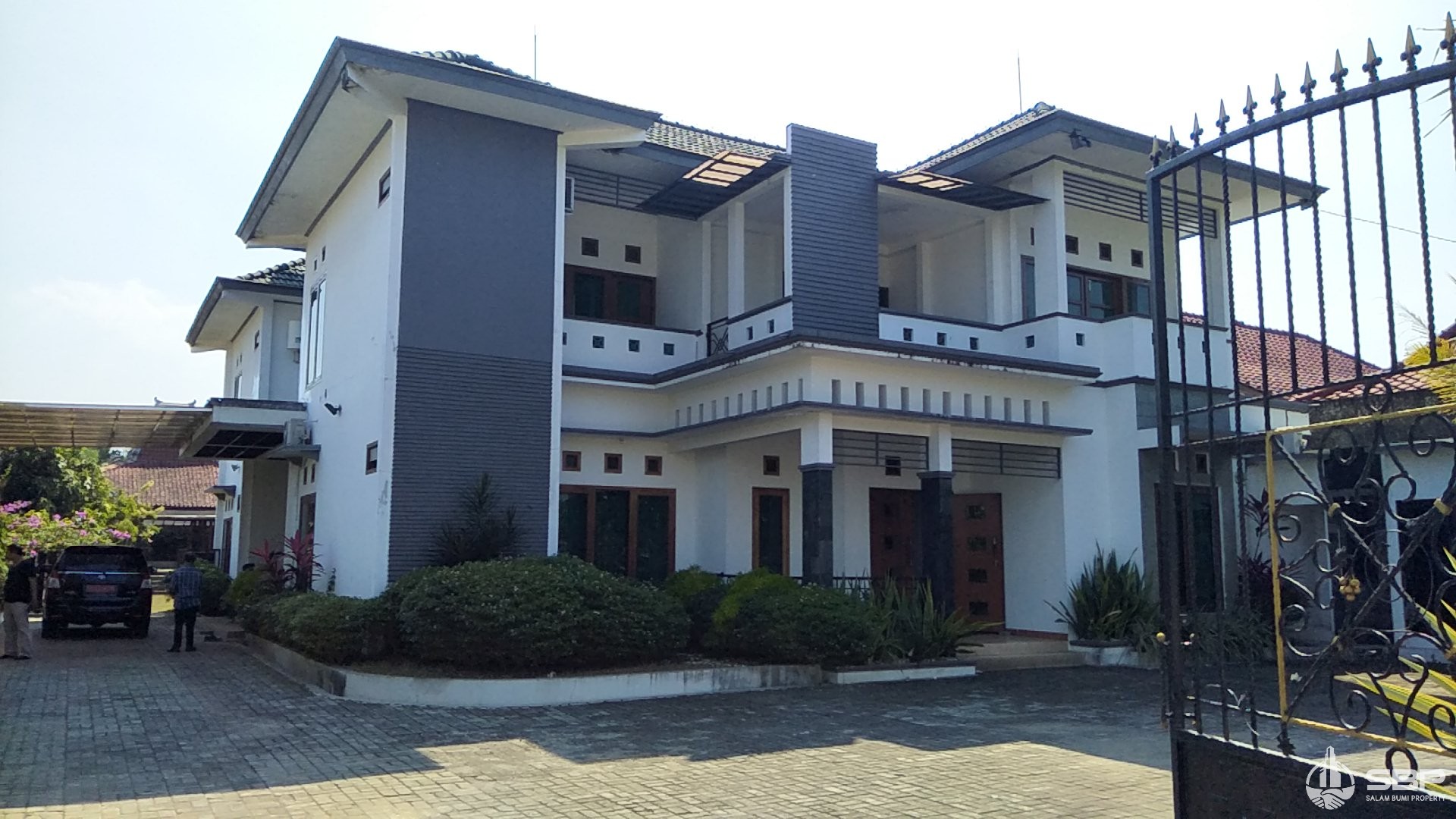 Dijual Rumah Mewah + Kolam renang pribadi di area Maguwo Yogyakarta-10