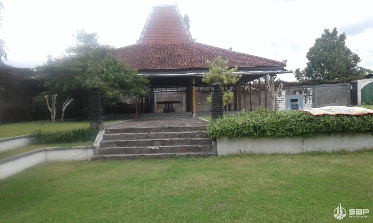 Dijual Rumah Mewah + Kolam renang pribadi di area Maguwo Yogyakarta-3