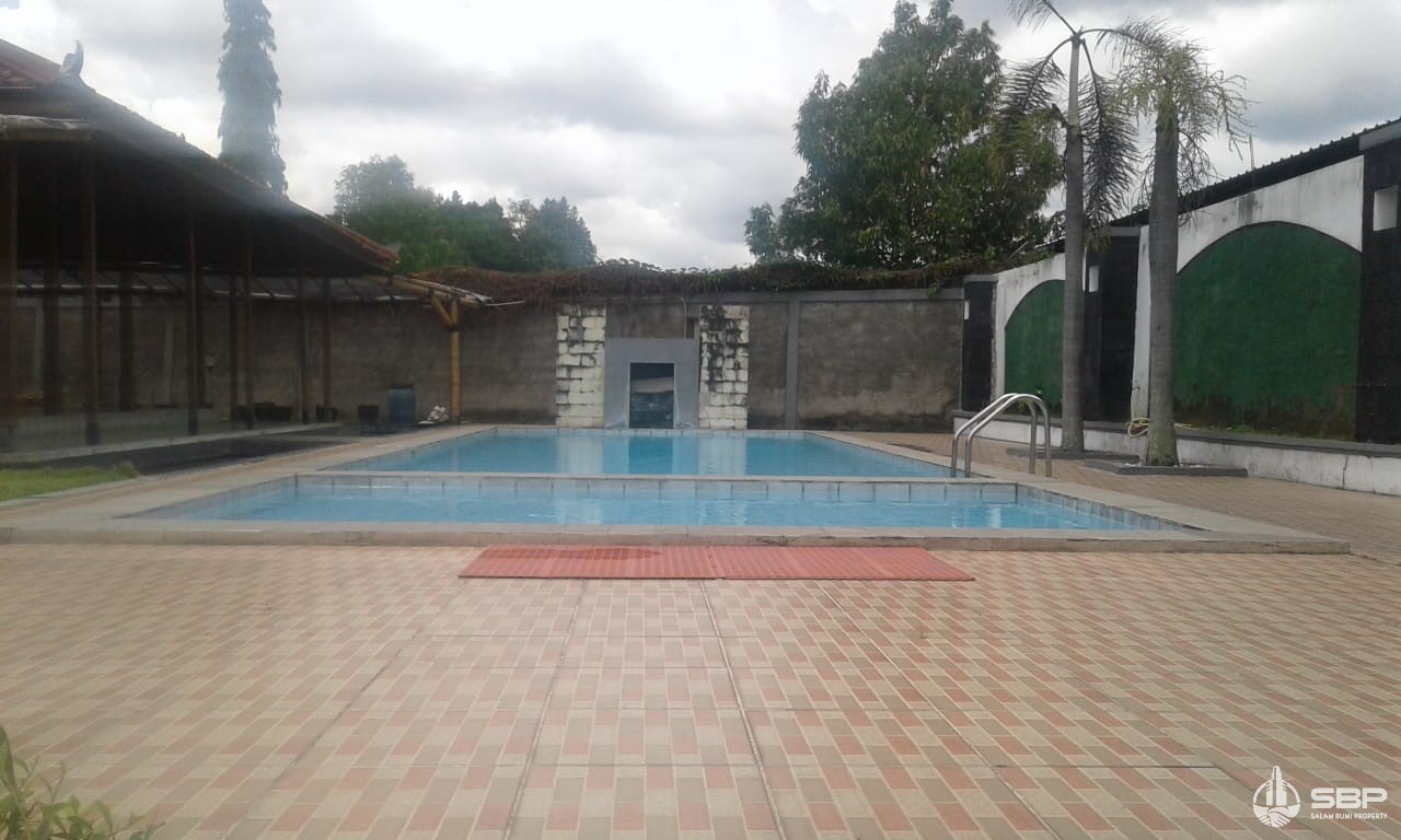 Dijual Rumah Mewah + Kolam renang pribadi di area Maguwo Yogyakarta-8