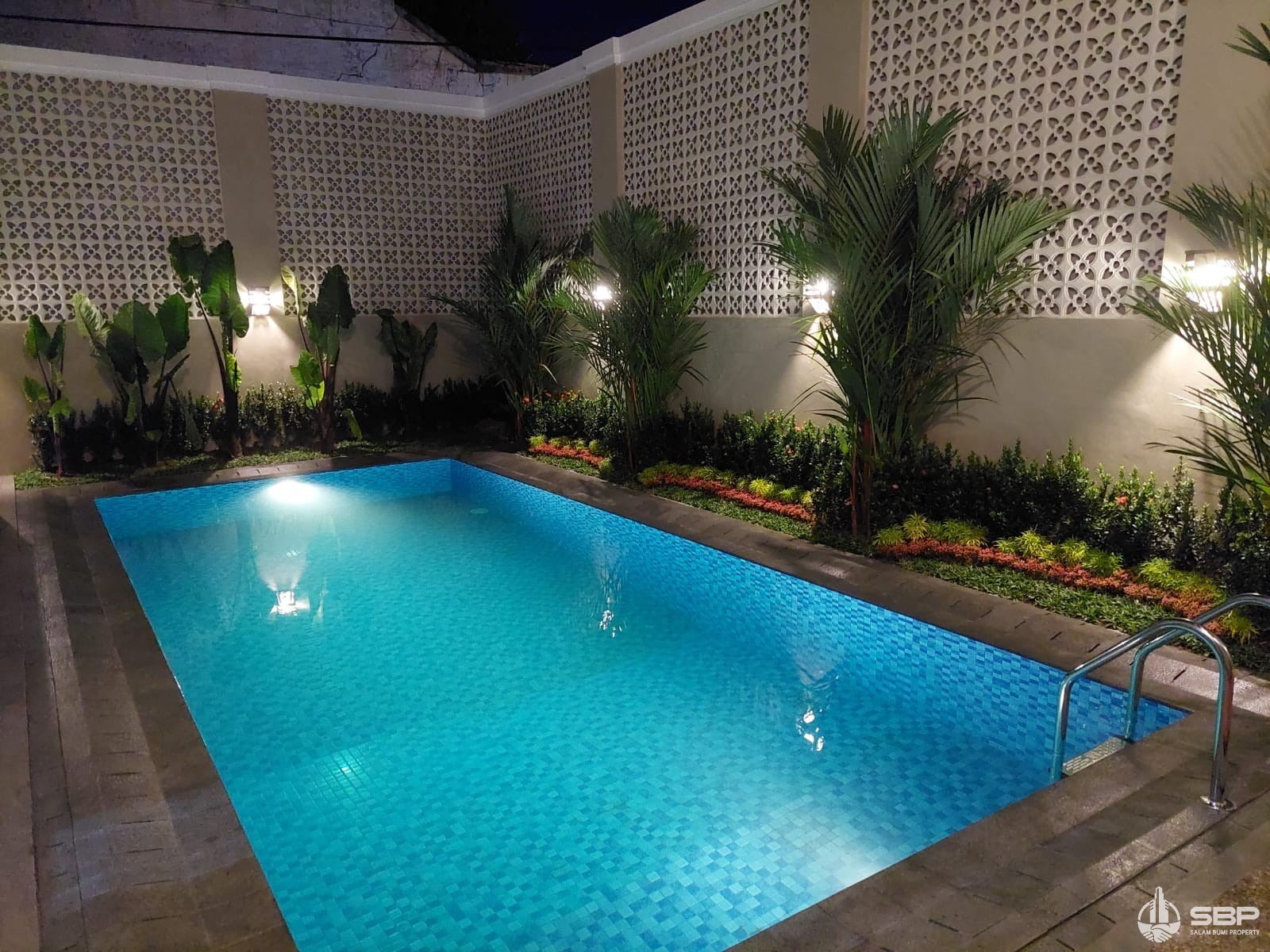 Rumah Cantik Mewah + Private Pool  Baciro dkt Balaikota Jogja-1