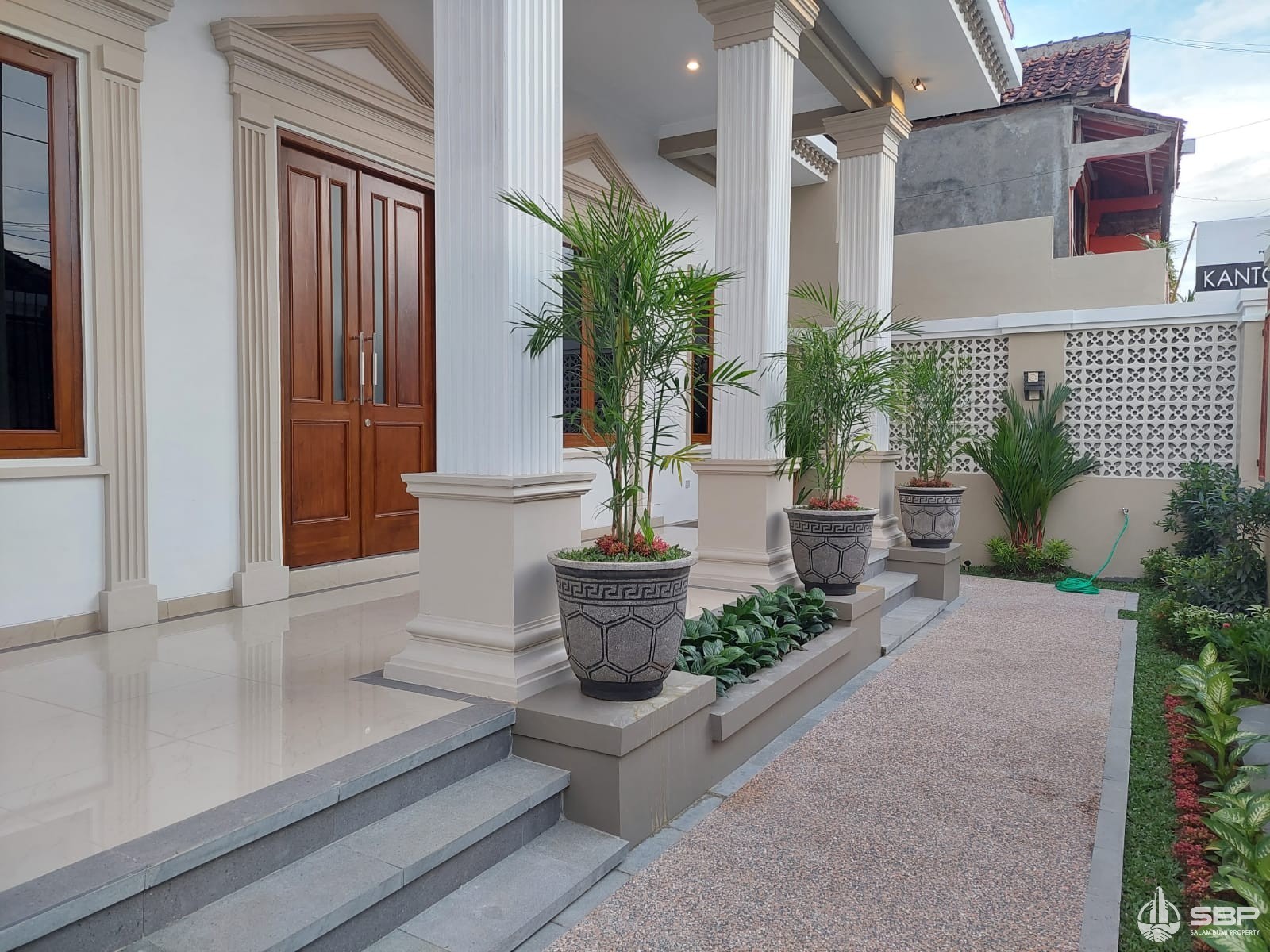 Rumah Cantik Mewah + Private Pool  Baciro dkt Balaikota Jogja-9