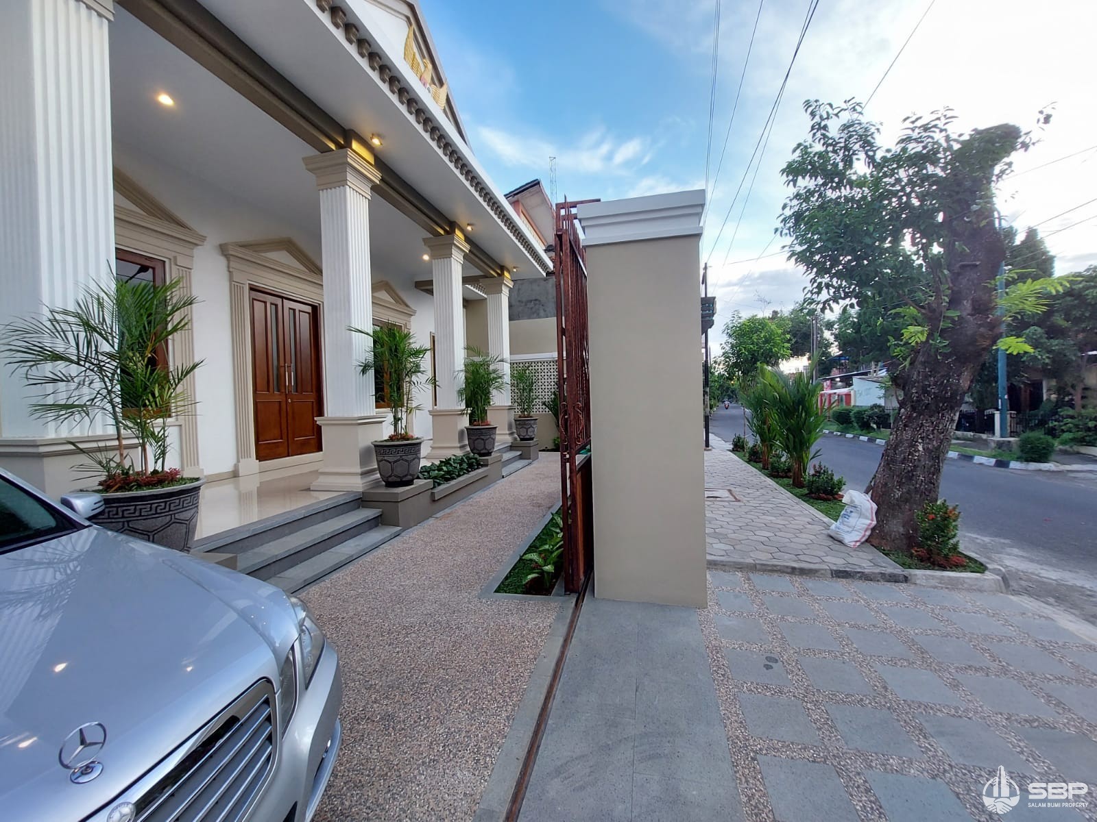 Rumah Cantik Mewah + Private Pool  Baciro dkt Balaikota Jogja-8