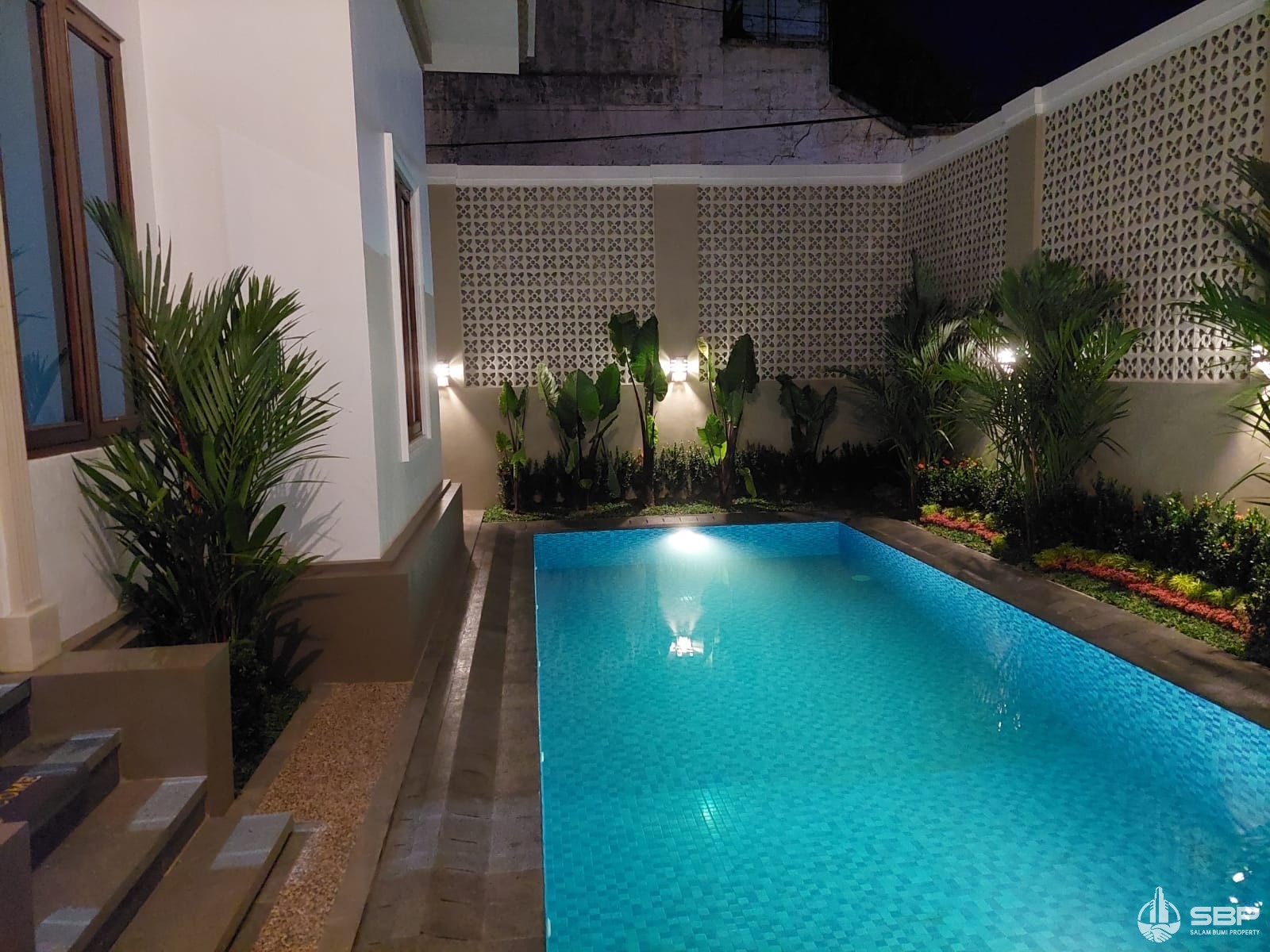 Rumah Cantik Mewah + Private Pool  Baciro dkt Balaikota Jogja-2