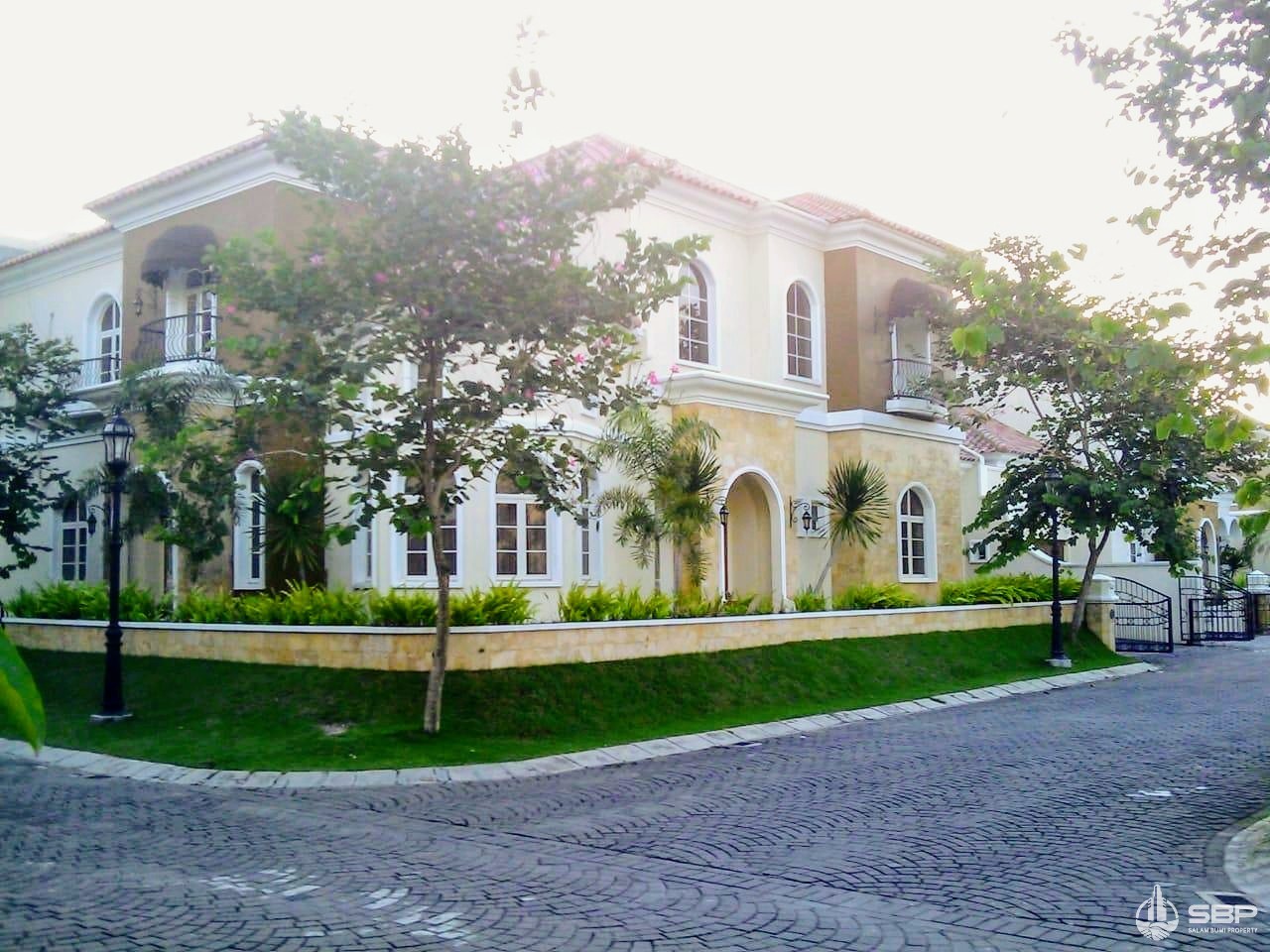 Rumah Mewah Perum Elite Casa Grande dkt UPN-1