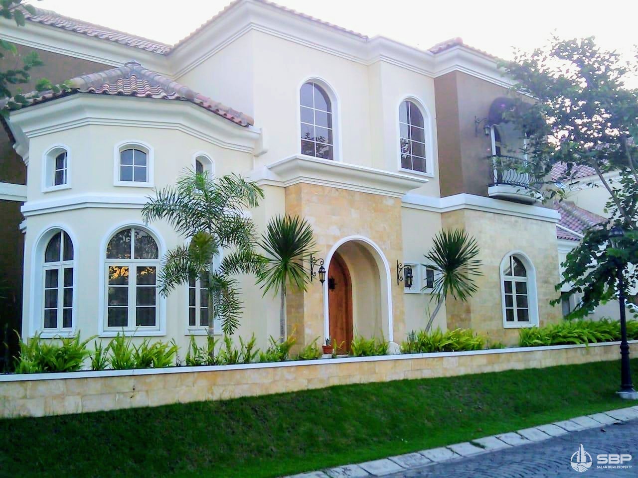 Rumah Mewah Perum Elite Casa Grande dkt UPN-4