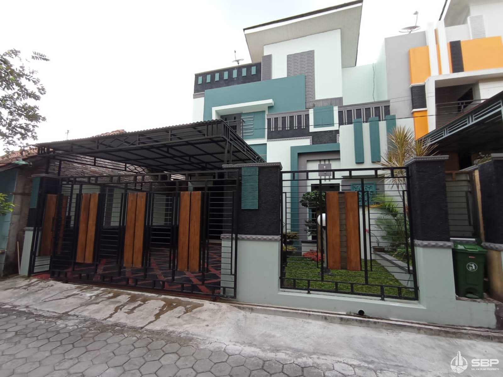 Rumah Mewah Semi Furnish dkt Ambarukmo Plaza,Akakom janti-1